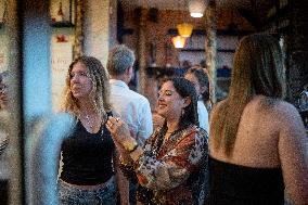 Atmosphere in paris bars after the PSG - Inter Milan match - Paris AJ