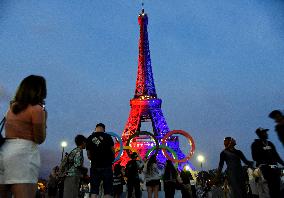 Eiffel Tower in the colors of Paris Saint-Germain - Paris