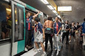 PSG Fans Celebrate Victory - UEFA Champions League Final - Paris