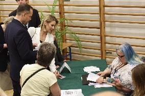 Polish Presidential Candidate Karol Nawrocki Votes - Warsaw