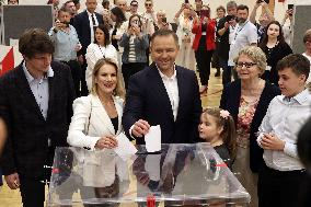 Polish Presidential Candidate Karol Nawrocki Votes - Warsaw