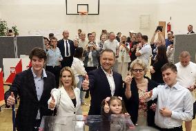 Polish Presidential Candidate Karol Nawrocki Votes - Warsaw