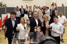 Polish Presidential Candidate Karol Nawrocki Votes - Warsaw