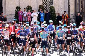 Pope Leo XVI Greets 'Giro D'Italia' Cyclists - Vatican