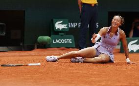 French Open - Zheng Reaches First Roland Garros Quarter-Final