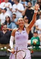 French Open - Zheng Reaches First Roland Garros Quarter-Final