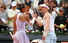 French Open - Zheng Reaches First Roland Garros Quarter-Final