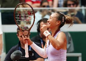 French Open - Zheng Reaches First Roland Garros Quarter-Final
