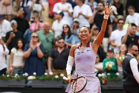 French Open - Zheng Reaches First Roland Garros Quarter-Final