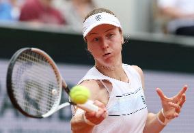 French Open - Zheng Reaches First Roland Garros Quarter-Final