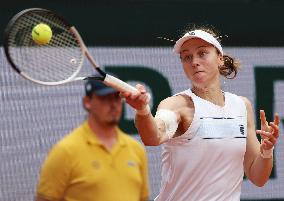 French Open - Zheng Reaches First Roland Garros Quarter-Final