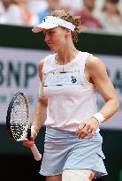 French Open - Zheng Reaches First Roland Garros Quarter-Final