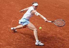French Open - Zheng Reaches First Roland Garros Quarter-Final