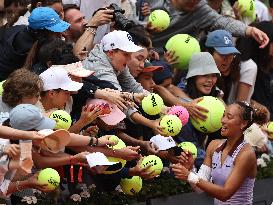 French Open - Zheng Reaches First Roland Garros Quarter-Final