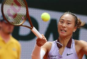 French Open - Zheng Reaches First Roland Garros Quarter-Final