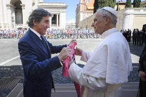 Pope Leo XIV Greets 'Giro D'Italia' Cyclists - Vatican