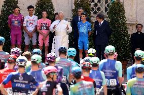 Pope Leo XIV Greets 'Giro D'Italia' Cyclists - Vatican