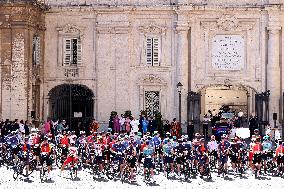 Pope Leo XIV Greets 'Giro D'Italia' Cyclists - Vatican