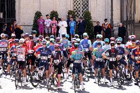 Pope Leo XIV Greets 'Giro D'Italia' Cyclists - Vatican