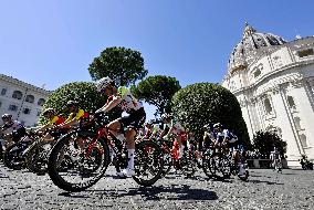 Pope Leo XIV Greets 'Giro D'Italia' Cyclists - Vatican