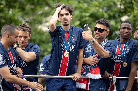 Supporters cheer the PSG in a parade in Paris - AJ