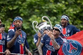 Supporters cheer the PSG in a parade in Paris - AJ