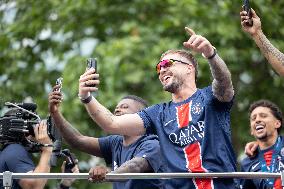 Supporters cheer the PSG in a parade in Paris - AJ