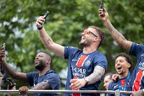 Supporters cheer the PSG in a parade in Paris - AJ