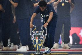 PSG celebrates Champions League trophy at Parc des Princes - FA