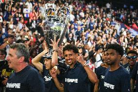 PSG celebrates Champions League trophy at Parc des Princes - FA