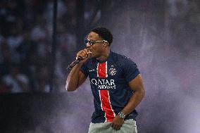 PSG celebrates Champions League trophy at Parc des Princes - FA