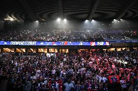 PSG celebrates Champions League trophy at Parc des Princes - FA