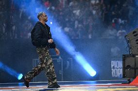PSG celebrates Champions League trophy at Parc des Princes - FA
