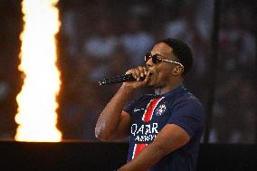 PSG celebrates Champions League trophy at Parc des Princes - FA