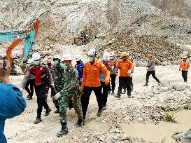 Death Toll from Quarry Collapse in Indonesia Rises to 19