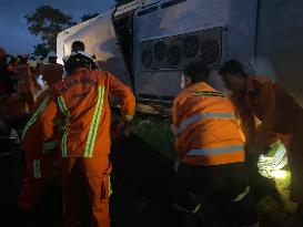 Six People Killed in Bus Accident - Myanmar