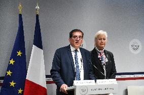 Presser on fast fashion bill at the Senate in Paris - FA