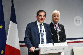 Presser on fast fashion bill at the Senate in Paris - FA