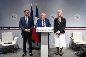 Presser on fast fashion bill at the Senate in Paris - FA