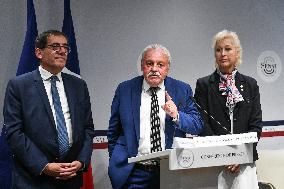 Presser on fast fashion bill at the Senate in Paris - FA