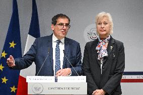 Presser on fast fashion bill at the Senate in Paris - FA