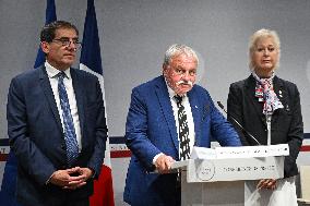 Presser on fast fashion bill at the Senate in Paris - FA