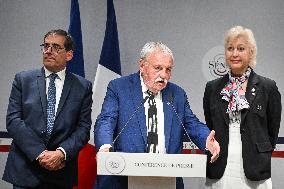 Presser on fast fashion bill at the Senate in Paris - FA