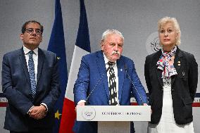 Presser on fast fashion bill at the Senate in Paris - FA