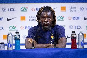 Manu Kone gives a press confenrence - Clairefontaine-en-Yvelines