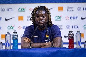 Manu Kone gives a press confenrence - Clairefontaine-en-Yvelines