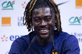 Manu Kone gives a press confenrence - Clairefontaine-en-Yvelines