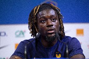 Manu Kone gives a press confenrence - Clairefontaine-en-Yvelines