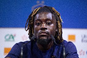Manu Kone gives a press confenrence - Clairefontaine-en-Yvelines