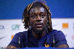 Manu Kone gives a press confenrence - Clairefontaine-en-Yvelines